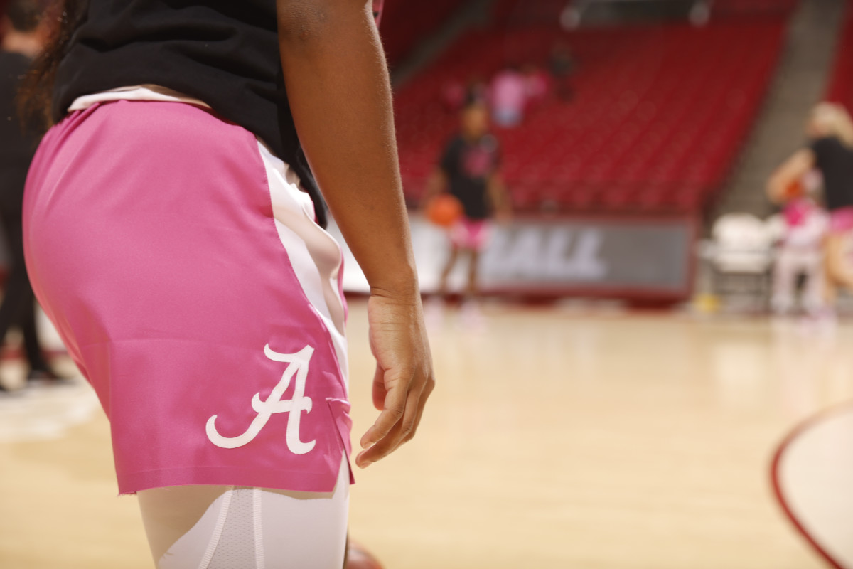 021322_WBB_Pink_Kentucky_JH7557